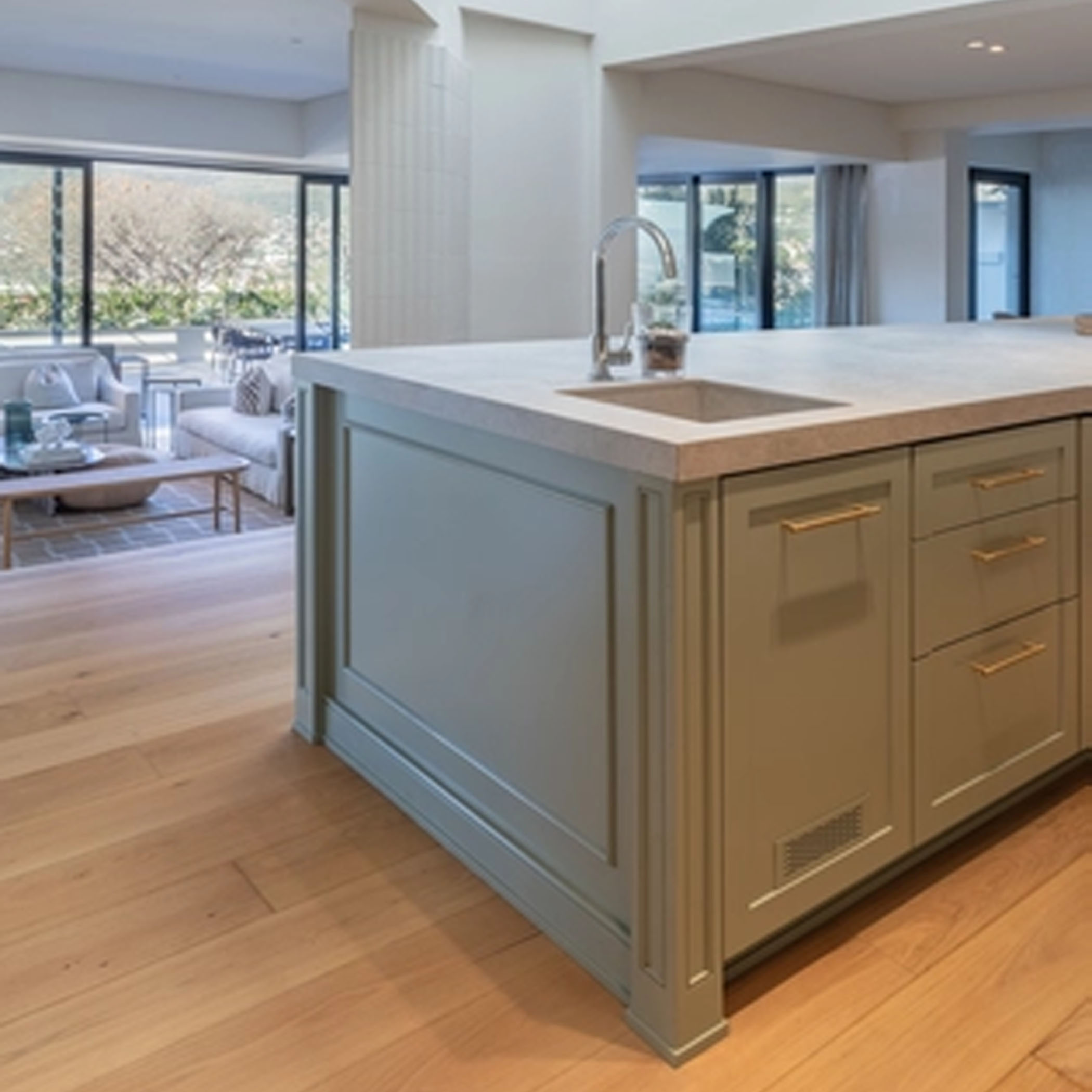 Loba PrimaSeal Plus Alcohol Based Primer - Gallery Image